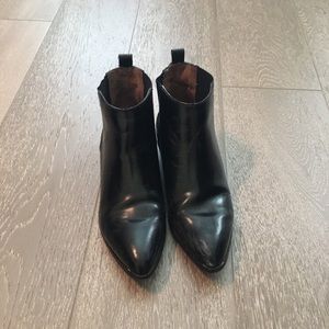 GAP Chelsie Booties 7.5